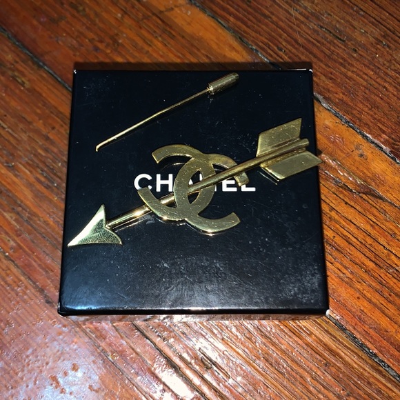 Chanel Lapel (Broken) - Picture 3 of 3